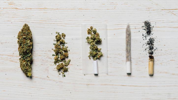 7 Brilliant Ways to Break Bud Without a Grinder