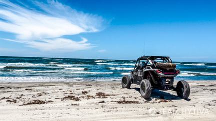 Team Hytiva® Pre-running by the Baja Beach